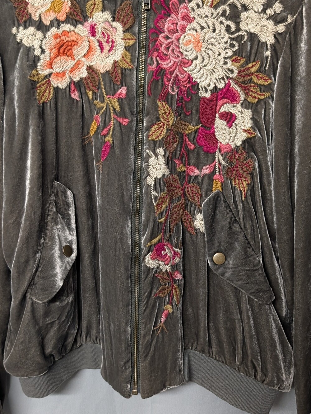Johnny Was Chrys Olive Silk Velvet Bomber Jacket Floral Embroidery Size XS - Picture 7 of 11